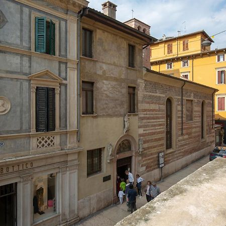 Billie'S Flat Red - Art & Design Apt In Verona Historic Centre Kültér fotó