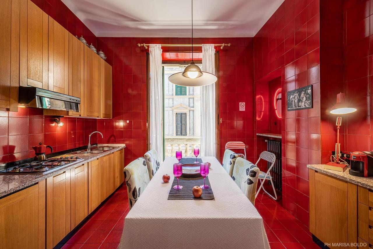 Billie'S Flat Red - Art & Design Apt In Verona Historic Centre Kültér fotó