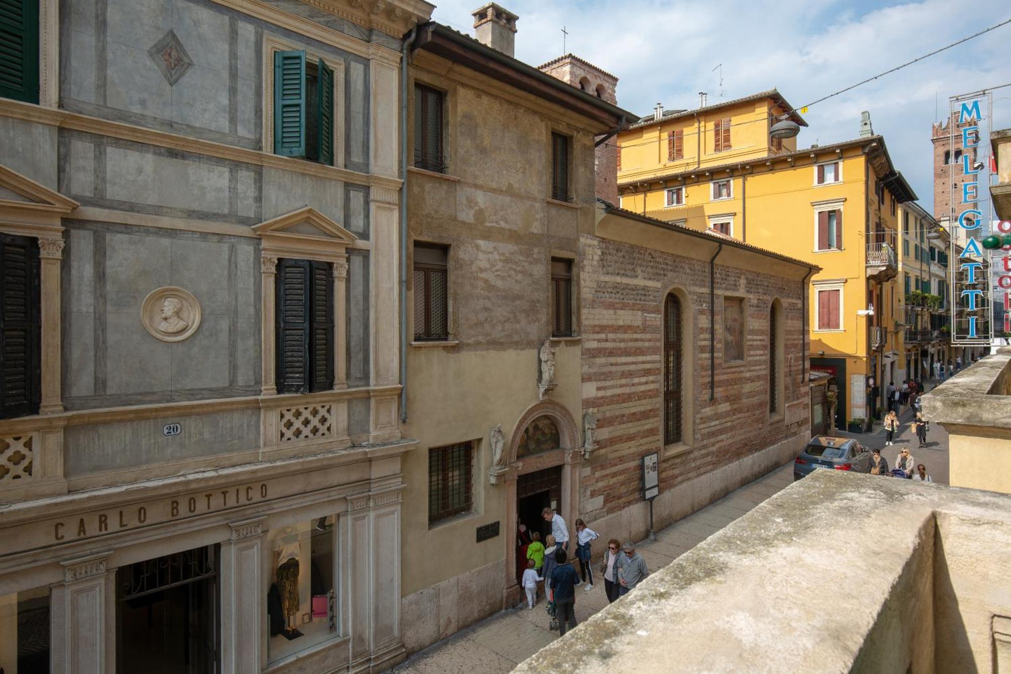 Billie'S Flat Red - Art & Design Apt In Verona Historic Centre Kültér fotó