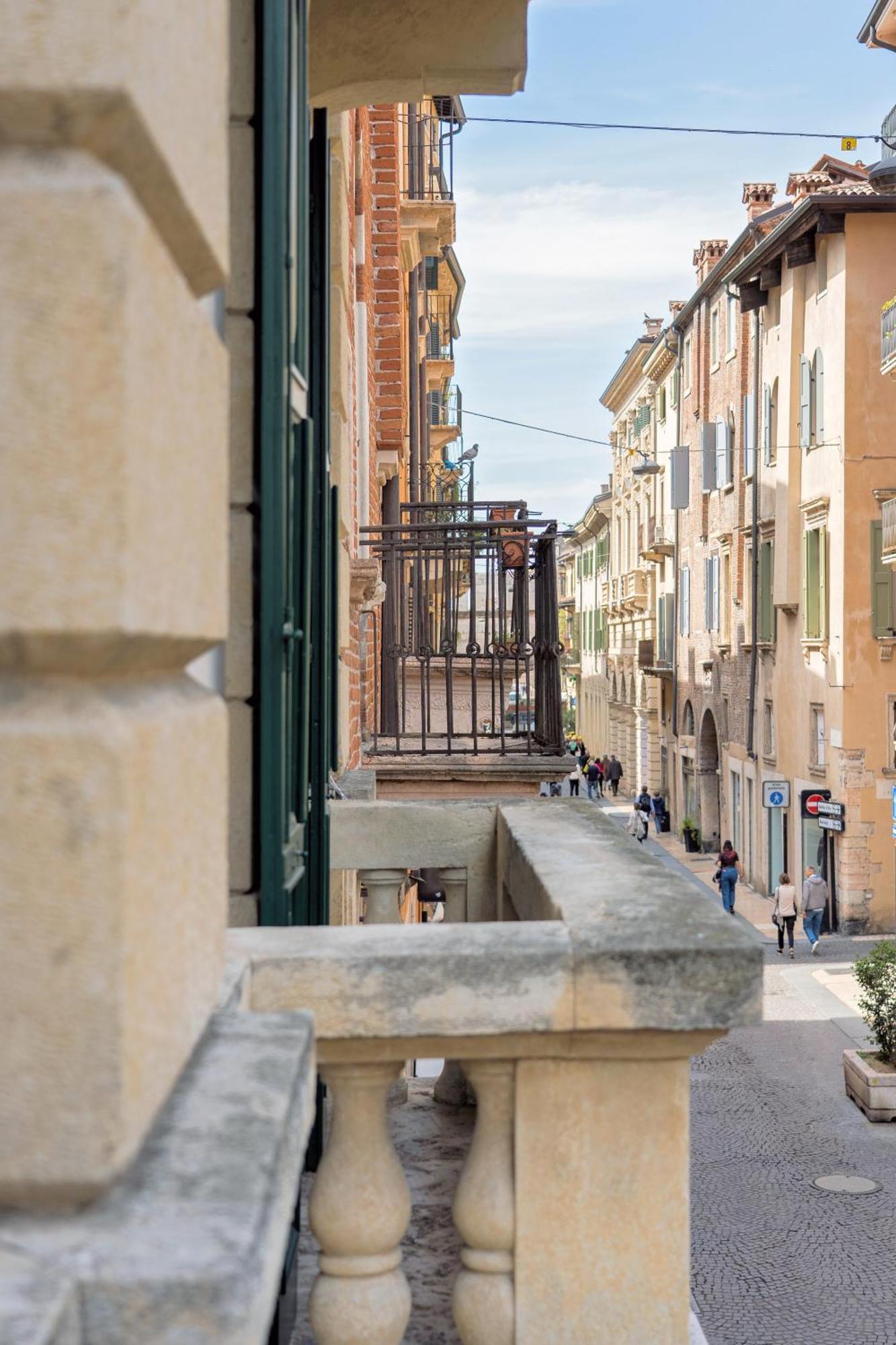 Billie'S Flat Red - Art & Design Apt In Verona Historic Centre Kültér fotó
